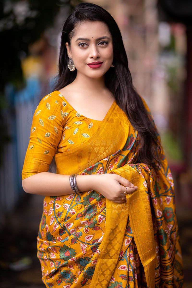 Presenting Enchanting soft cotton saree For Intimate And Big Fat Indian Weddings