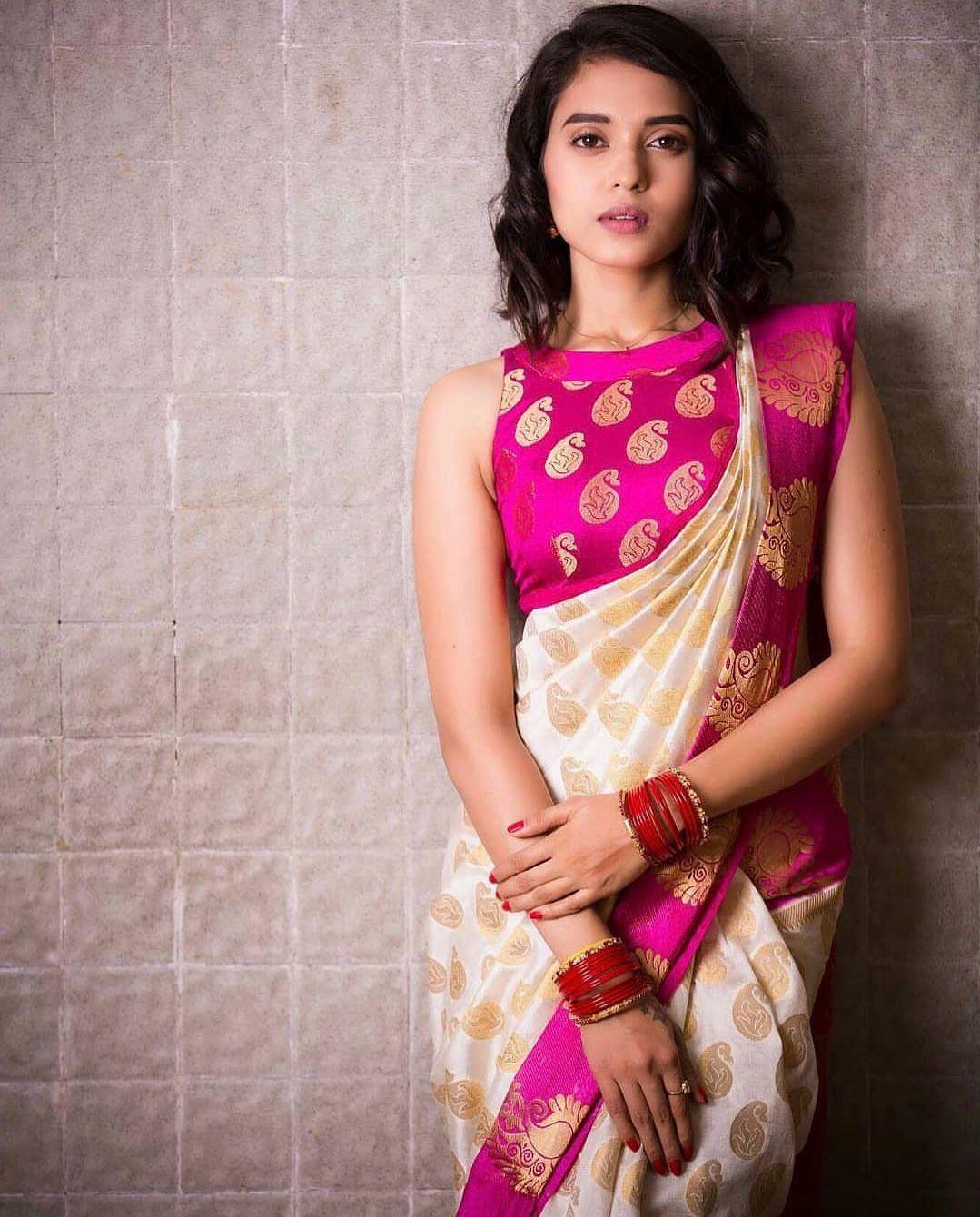 Silk Saree with keri Floral Jangla in the Shades of Pink