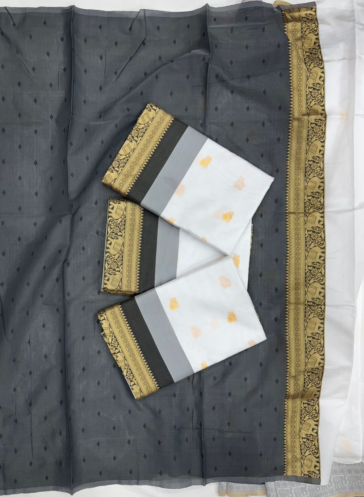NEW LAUNCHING WHITE SAREE