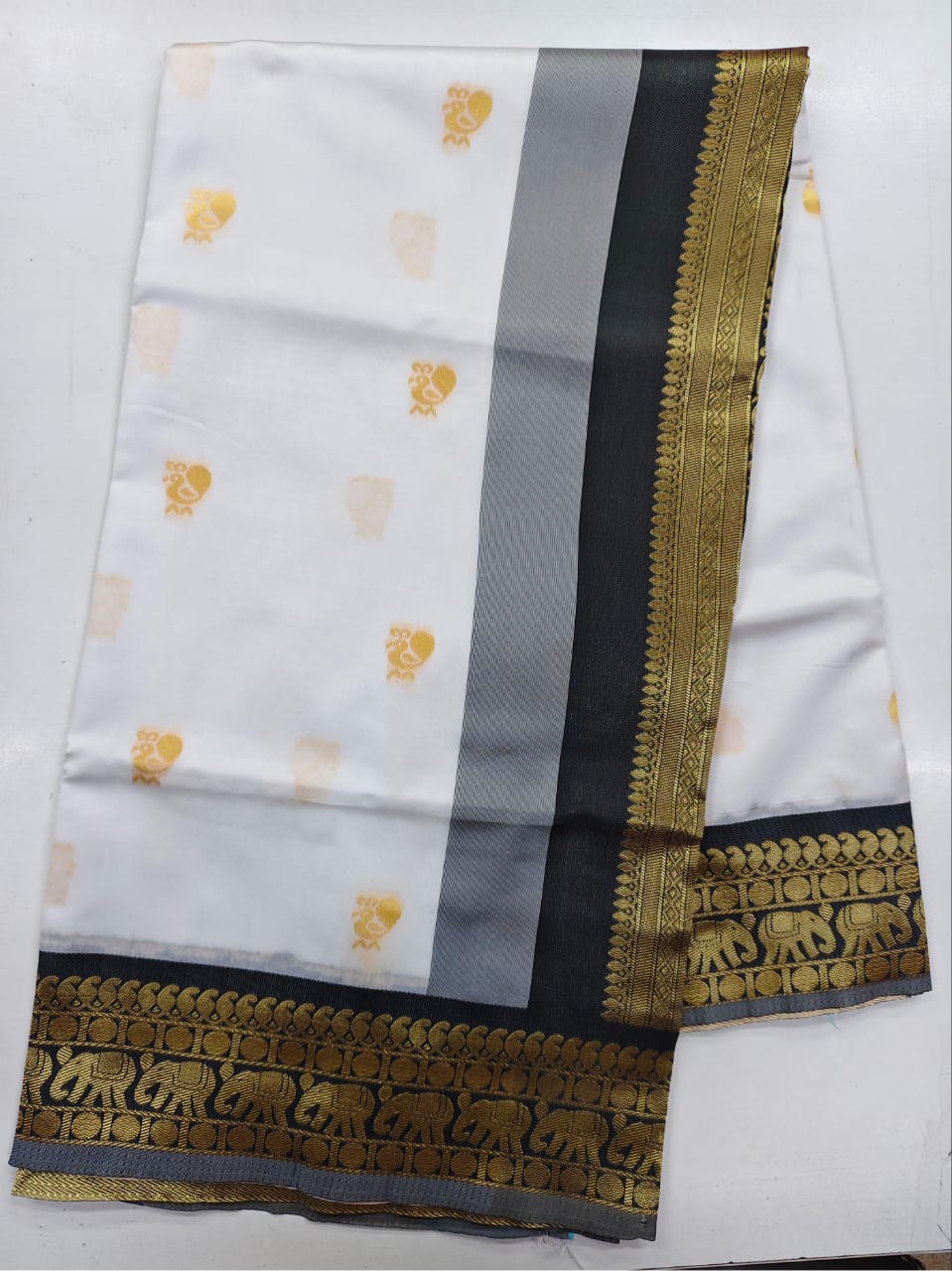 NEW LAUNCHING WHITE SAREE