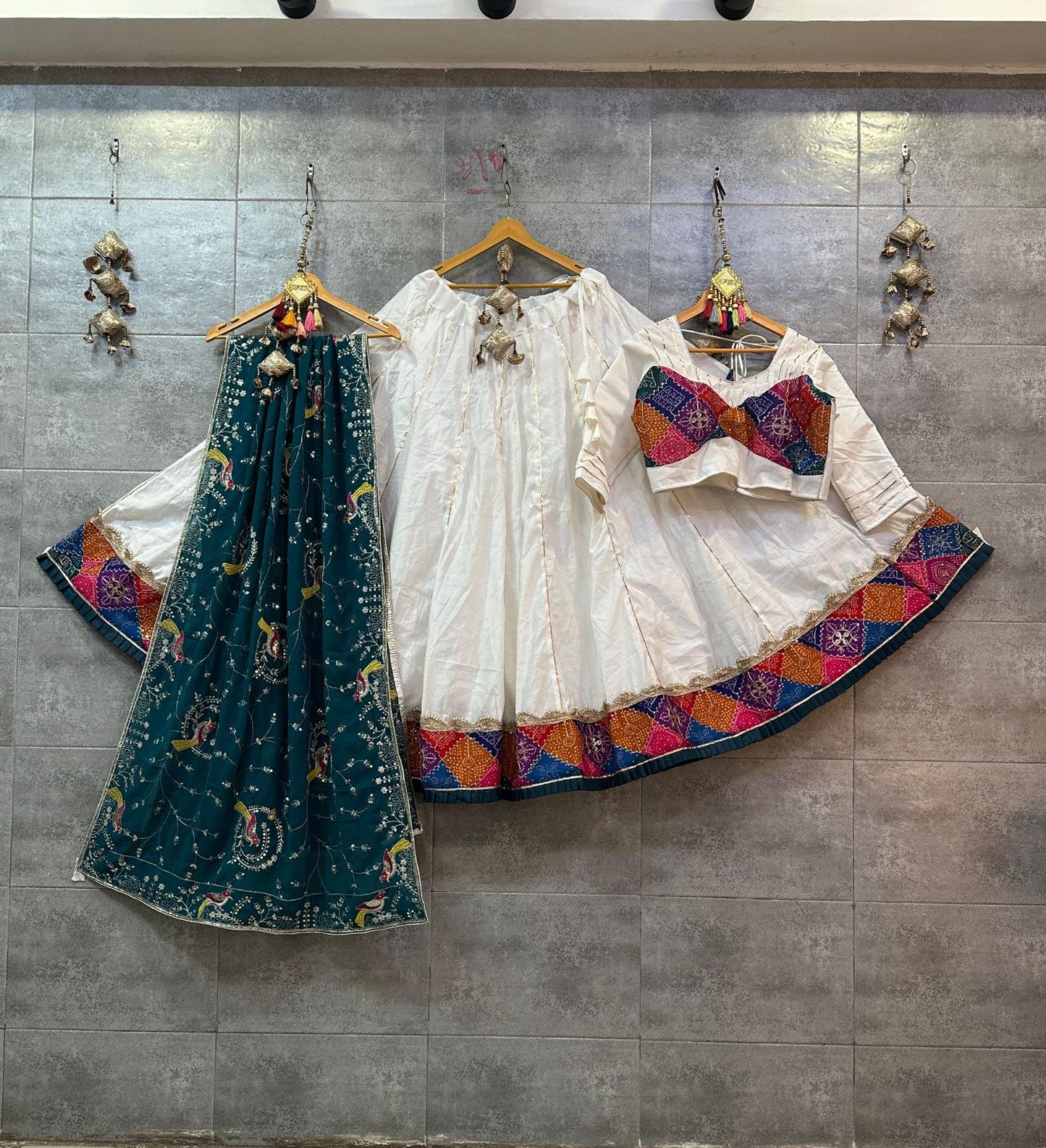 silk vintage border chaniya choil With heavy vintage work duptta