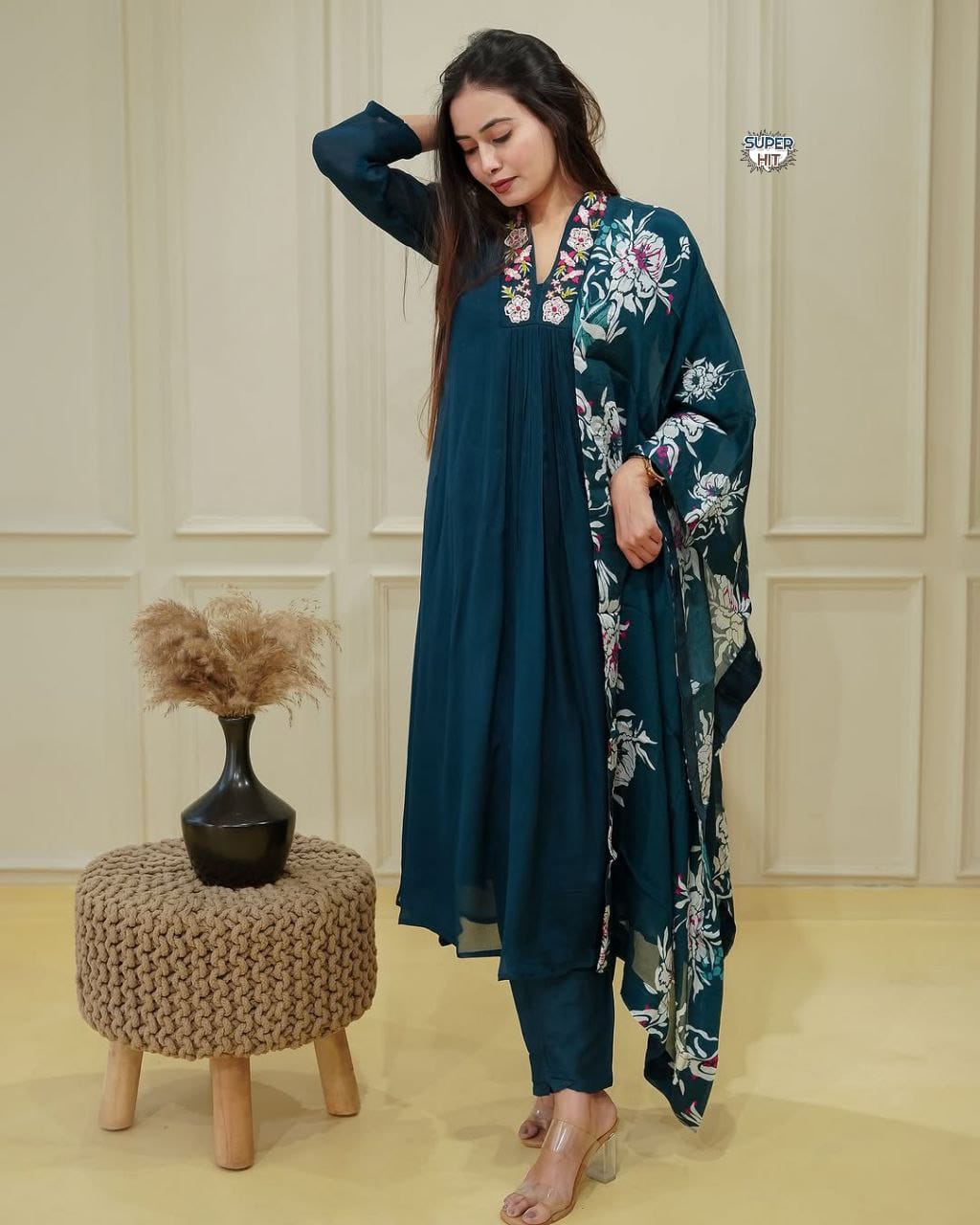 LV-SAKHI Featuring beautiful Heavy Suit Set