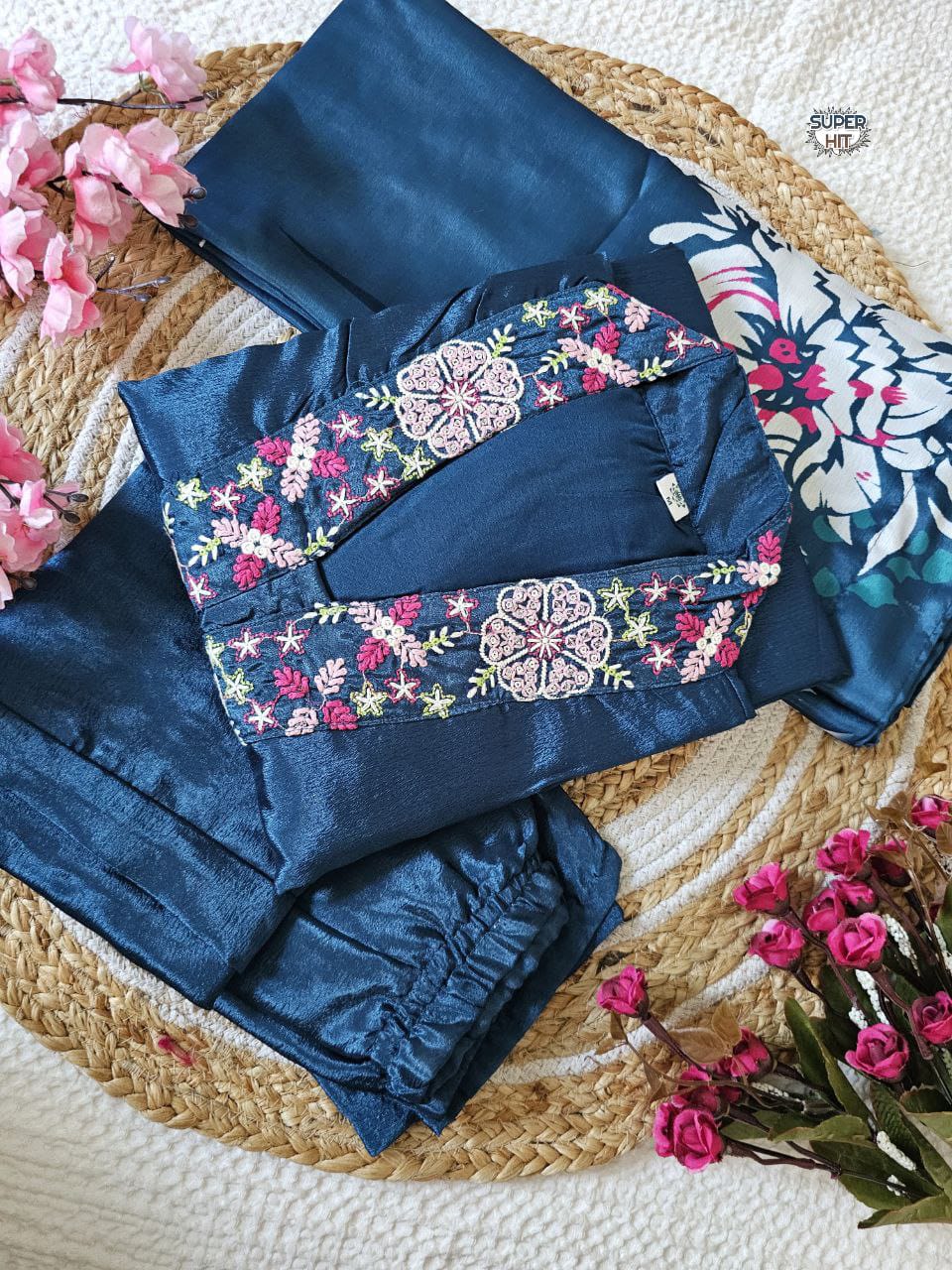 LV-SAKHI Featuring beautiful Heavy Suit Set