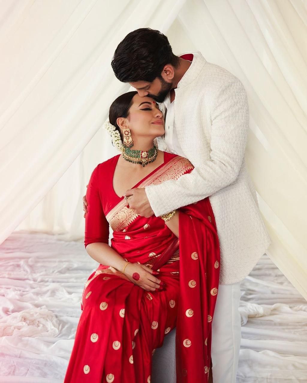 BEAUTIFUL RICH PALLU & JACQUARD WORK ON ALL OVER THE SAREE.