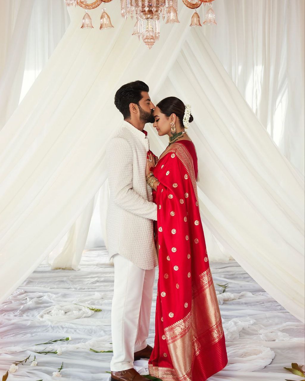 BEAUTIFUL RICH PALLU & JACQUARD WORK ON ALL OVER THE SAREE.