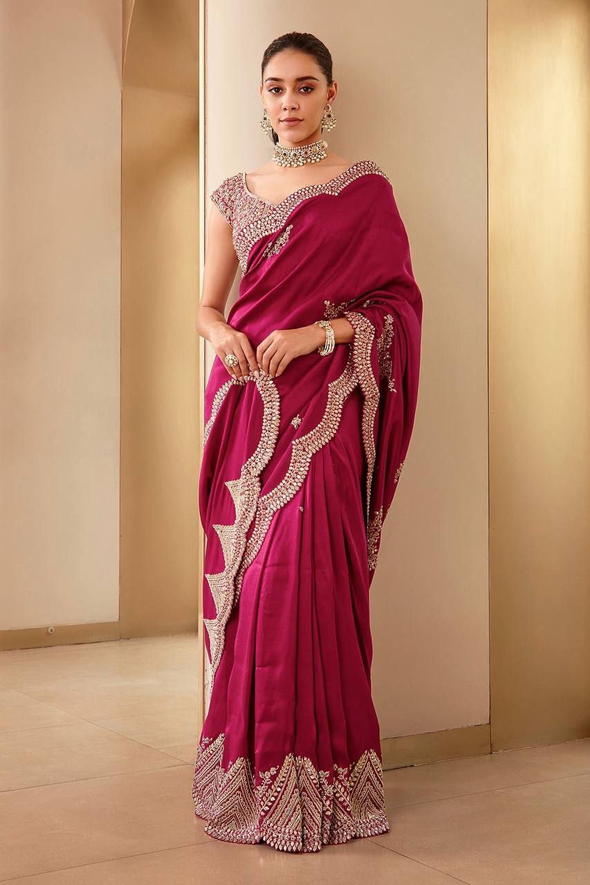Outstanding Soft Silk Saree with Invaluable Blouse Piece