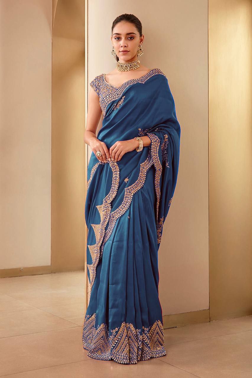 Outstanding Soft Silk Saree with Invaluable Blouse Piece