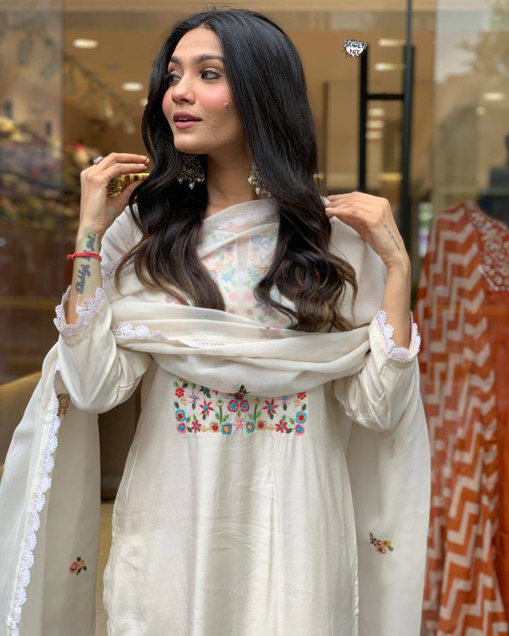 Heavy Suit Set which is beautifully decorated