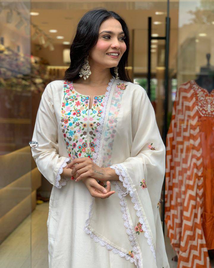 Heavy Suit Set which is beautifully decorated