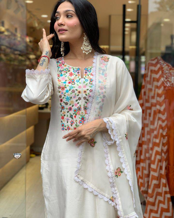 Heavy Suit Set which is beautifully decorated