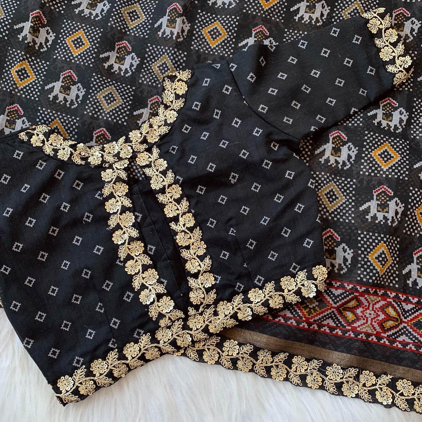 LV-SAKHI-Linen Cotton Fabric With Heavy Zari Border